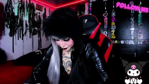 Snapshot of janna_ink chatting on 10-03-25, 10:40      online show from 10-03-25, 10:40