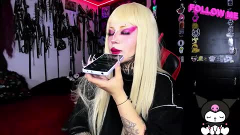 Snapshot of janna_ink chatting on 10-10-25, 09:36      online show from 10-10-25, 09:36