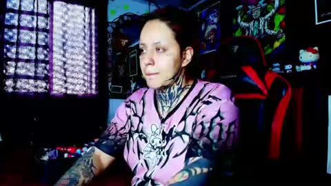 Snapshot of janna_ink chatting on 06-19-26, 06:01 online show from 06-19-26, 06:01