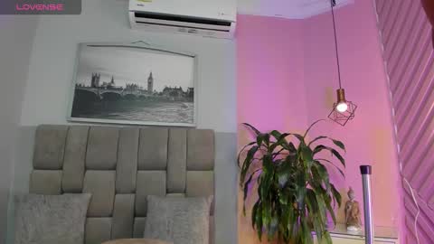 Janna online show from 10-24-25, 11:06