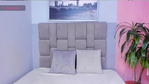 Snapshot of janna_lopezz chatting on 12-23-25, 10:57 Janna online show from 12-23-25, 10:57