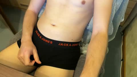 janni_95 online show from 12-21-25, 03:41