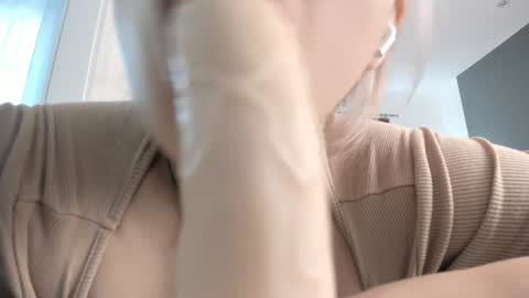 Snapshot of jap_amelle chatting on 01-14-25, 02:19 Amelle online show from 01-14-25, 02:19