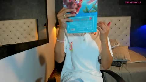 Snapshot of jara_chick chatting on 05-29-26, 08:40 Jara online show from 05-29-26, 08:40