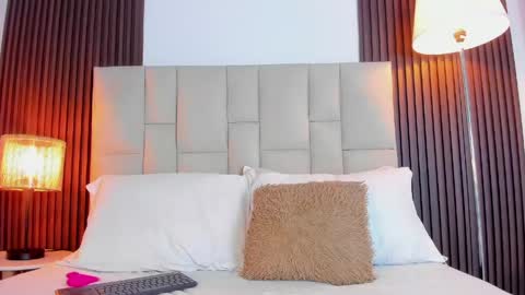Snapshot of jaslyn__smith chatting on 05-20-26, 02:45 Jaslyn online show from 05-20-26, 02:45