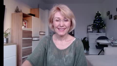 Snapshot of jasmin18v chatting on 01-03-25, 02:19 Jasmin room for people 40 online show from 01-03-25, 02:19