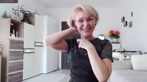 Snapshot of jasmin18v chatting on 02-16-25, 02:00 Jasmin room for people 40 online show from 02-16-25, 02:00