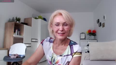 Snapshot of jasmin18v chatting on 09-12-25, 01:44 Jasmin room for people 40 online show from 09-12-25, 01:44