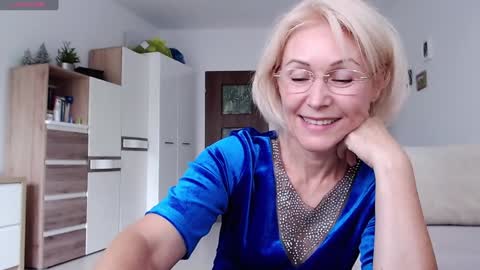 Snapshot of jasmin18v chatting on 09-14-25, 12:37 Jasmin room for people 40 online show from 09-14-25, 12:37