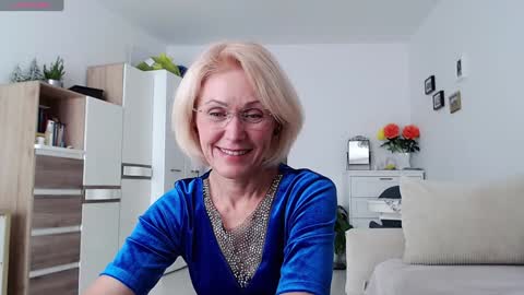 Snapshot of jasmin18v chatting on 09-29-25, 01:27 Jasmin room for people 40 online show from 09-29-25, 01:27