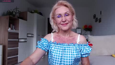 Snapshot of jasmin18v chatting on 10-08-25, 01:53 Jasmin room for people 40 online show from 10-08-25, 01:53