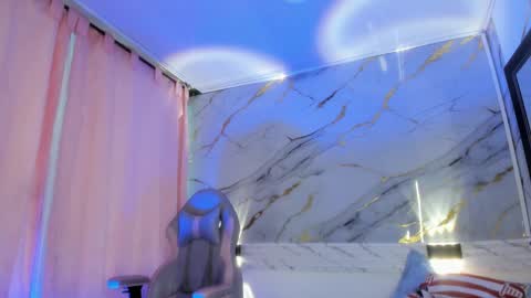 Snapshot of jasmine_hyper_1 chatting on 01-31-25, 09:26 Jas online show from 01-31-25, 09:26