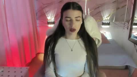 Snapshot of jasmine_hyper_1 chatting on 02-19-25, 03:38 Jas online show from 02-19-25, 03:38