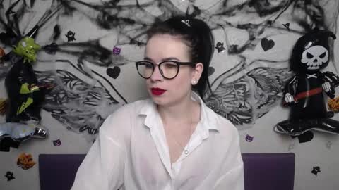 JasmineKouch online show from 10-19-25, 05:24