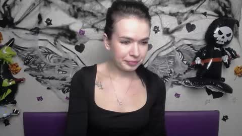 JasmineKouch online show from 10-28-25, 06:28