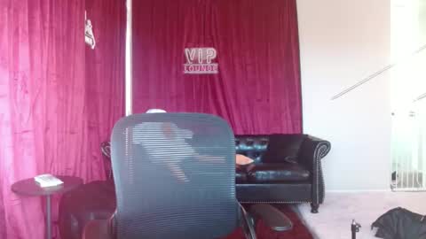 Snapshot of jasonsweets chatting on 12-25-24, 04:11 Jason Sweets online show from 12-25-24, 04:11