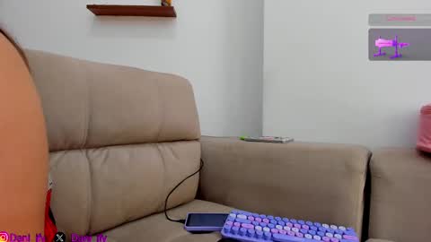 Snapshot of javi_8812 chatting on 11-21-25, 02:10 dani and javi online show from 11-21-25, 02:10