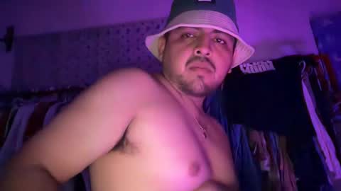 Snapshot of javiermichi chatting on 10-07-25, 05:15 javiermichi online show from 10-07-25, 05:15