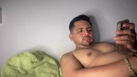 Snapshot of javiermichi chatting on 11-18-25, 05:01 javiermichi online show from 11-18-25, 05:01