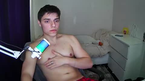 Snapshot of javiermire chatting on 10-31-25, 12:50 javi online show from 10-31-25, 12:50