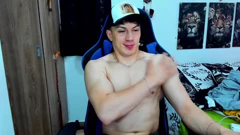 Snapshot of javiersexymann chatting on 12-06-24, 05:22 Javier online show from 12-06-24, 05:22