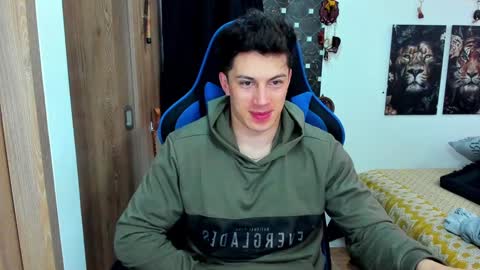 Snapshot of javiersexymann chatting on 12-17-24, 09:27 Javier online show from 12-17-24, 09:27