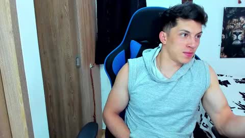 Snapshot of javiersexymann chatting on 02-10-25, 08:31 Javier online show from 02-10-25, 08:31