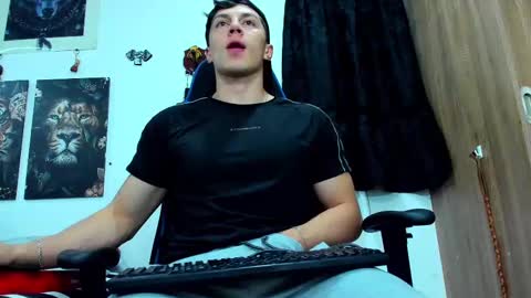 Snapshot of javiersexymann chatting on 03-02-25, 03:24 Javier online show from 03-02-25, 03:24