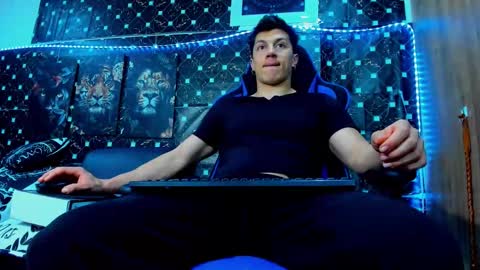 Snapshot of javiersexymann chatting on 10-13-25, 10:54 Javier online show from 10-13-25, 10:54