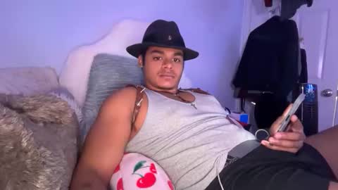 Snapshot of javiricorich chatting on 10-24-25, 10:28 javiSdick online show from 10-24-25, 10:28