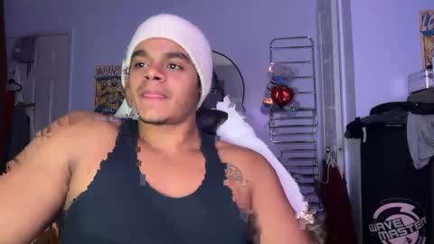 Snapshot of javiricorich chatting on 10-28-25, 03:54 javiSdick online show from 10-28-25, 03:54