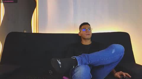 Snapshot of jaybrown_1 chatting on 11-11-25, 03:17 Jay online show from 11-11-25, 03:17