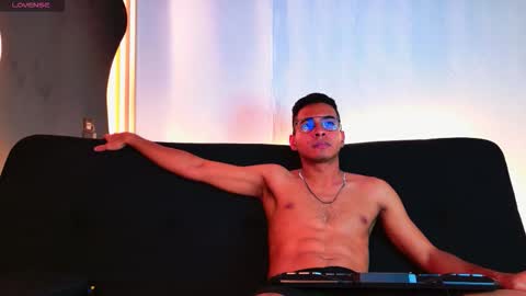 Snapshot of jaybrown_1 chatting on 11-12-25, 03:07 Jay online show from 11-12-25, 03:07