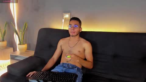 Snapshot of jaybrown_1 chatting on 11-24-25, 11:43 Jay online show from 11-24-25, 11:43