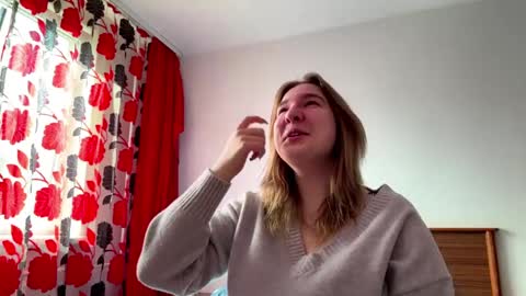 Mia online show from 04-10-26, 11:59