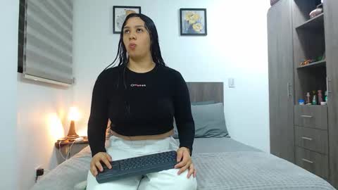 Snapshot of jazmin_dharius chatting on 02-10-26, 07:45 Jazmin and Scarlett online show from 02-10-26, 07:45