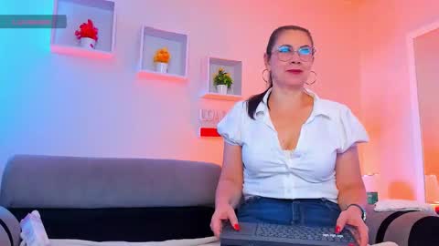 Jazmin online show from 03-19-26, 12:42