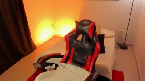 Jazmin online show from 03-27-26, 01:22