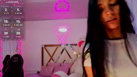 Snapshot of jazmin_tay chatting on 09-19-25, 11:44 Jazmin online show from 09-19-25, 11:44