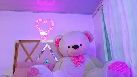 Snapshot of jazmin_tay chatting on 09-26-25, 11:47 Jazmin online show from 09-26-25, 11:47