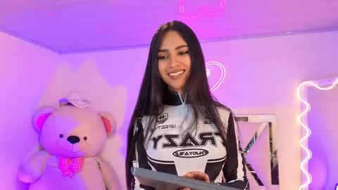 Snapshot of jazmin_tay chatting on 10-21-25, 11:44 Jazmin online show from 10-21-25, 11:44