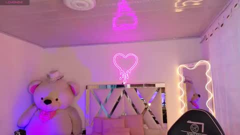 Snapshot of jazmin_tay chatting on 10-30-25, 11:55 Jazmin online show from 10-30-25, 11:55