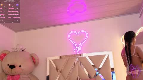 Snapshot of jazmin_tay chatting on 10-31-25, 11:44 Jazmin online show from 10-31-25, 11:44