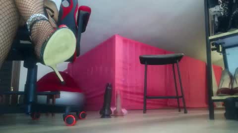 Snapshot of jbisex chatting on 12-18-25, 12:17 Jbisex online show from 12-18-25, 12:17