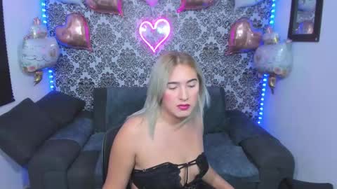 Snapshot of jdstudio chatting on 03-04-26, 03:12 . Julianita y Valery . online show from 03-04-26, 03:12