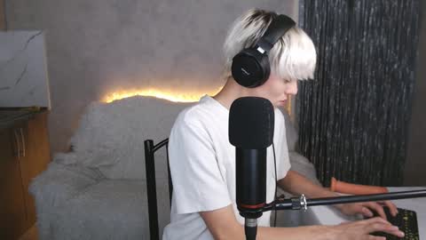 Snapshot of jealousangel chatting on 12-22-24, 02:06 Angel online show from 12-22-24, 02:06