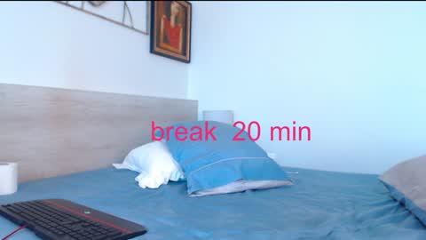 Snapshot of jean_mokujin chatting on 01-12-25, 06:28 Akila and Daria online show from 01-12-25, 06:28
