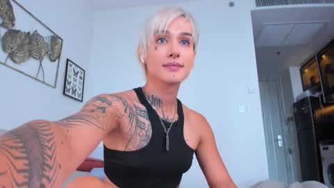 Snapshot of jean_mokujin chatting on 02-16-25, 03:37 Akila and Daria online show from 02-16-25, 03:37