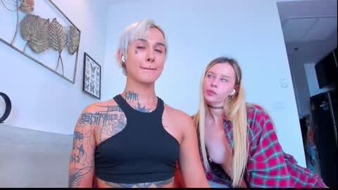 Snapshot of jean_mokujin chatting on 10-20-25, 02:45 Akila and Daria online show from 10-20-25, 02:45