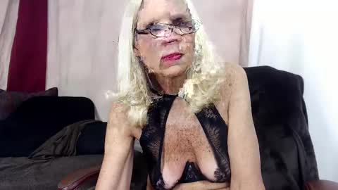 Snapshot of jean_saint_sin chatting on 06-05-26, 05:58 Jean Saint Sin online show from 06-05-26, 05:58